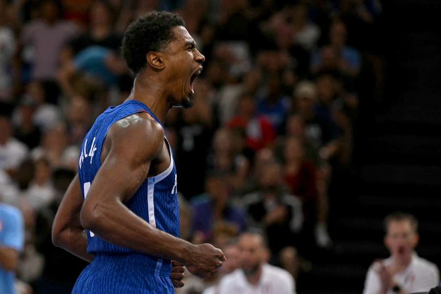 Théo Maledon marquant pour la France. Théo Maledon marquant pour la France.