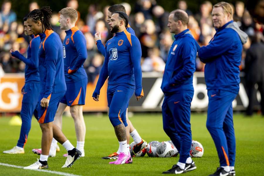 Ronald Koeman trainde met zijn selectie op maandag 18 maart