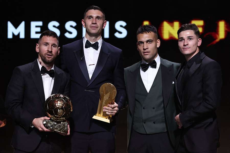 Bola de Ouro: Emiliano Martínez fica com o Troféu Yashin de melhor