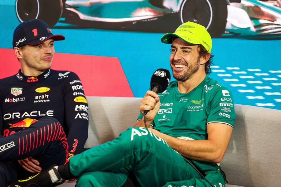 Max Verstappen e Fernando Alonso 