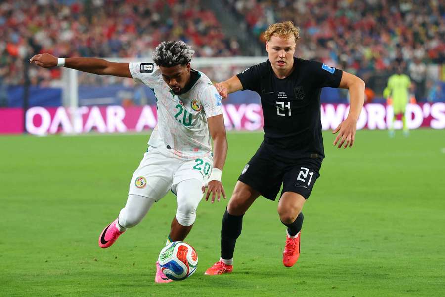 Andreas Schjelderup em ação diante do Senegal no Mundial-2026