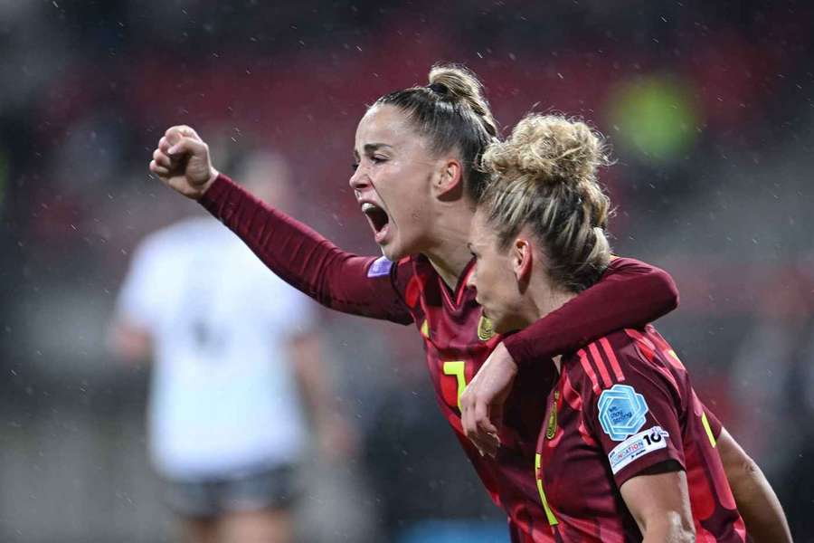 Die DFB-Spielerinnen Giulia Gwinn und Linda Dallmann