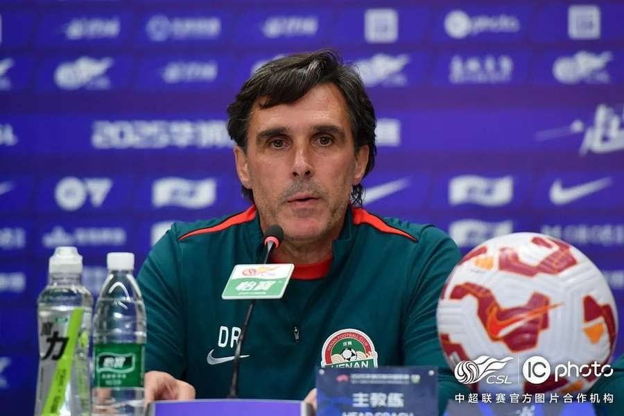 Daniel Ramos treina o Henan