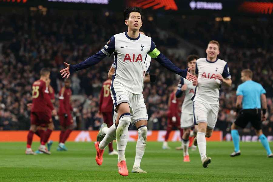 Son abriu o placar para o Tottenham no começo do jogo