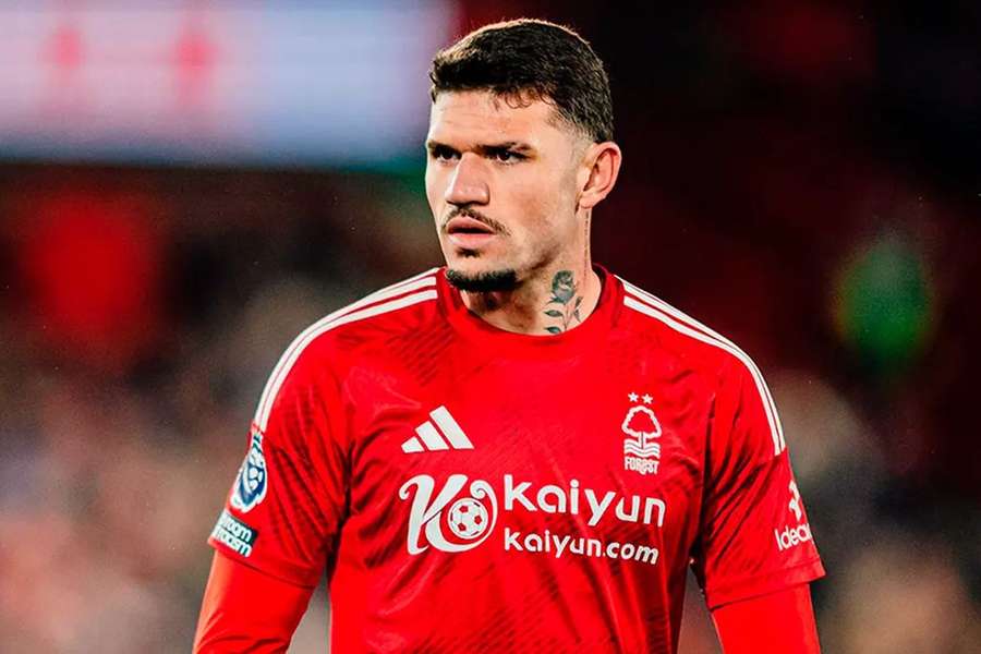 Morato, central do Nottingham Forest