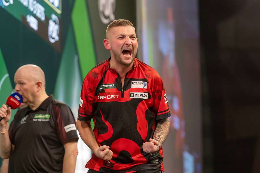 Aspinall won 3-1 over Gates