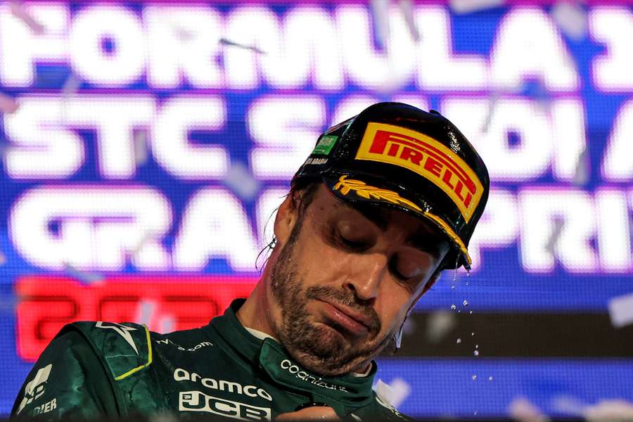 Fernando Alonso durant la cérémonie du podium.