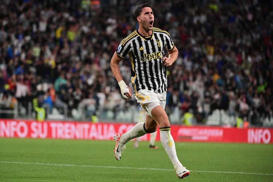 Bramka Vlahovicia w końcówce ratuje remis Juventusu z Bologną. Świetny mecz Skorupskiego