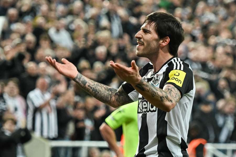 Sandro Tonali celebrates his goal during the Premier League match between Newcastle United and Brentford 