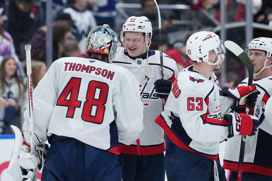 The Washington Capitals kept their NHL playoff hopes alive on Wednesday night.