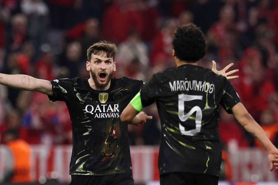 Piłkarze PSG świętują awans do finału LM.