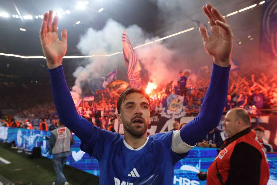 Schalke's Kenan Karaman celebrates