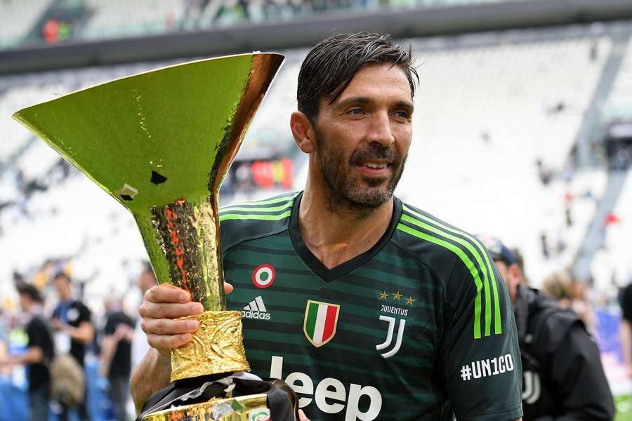 Buffon ha dominato il campionato italiano per dieci volte con la Juventus.