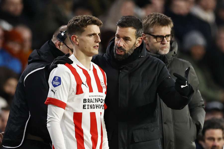 Van Nistelrooij is vooral blij met niveau van PSV tegen Twente: 'Gaat om mindset'