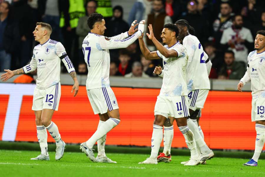 Ollie Watkins (Aston Villa) célèbre son but lors du 8e de finale aller de Ligue Europa entre Lille et Aston Villa au stade Pierre-Mauroy.