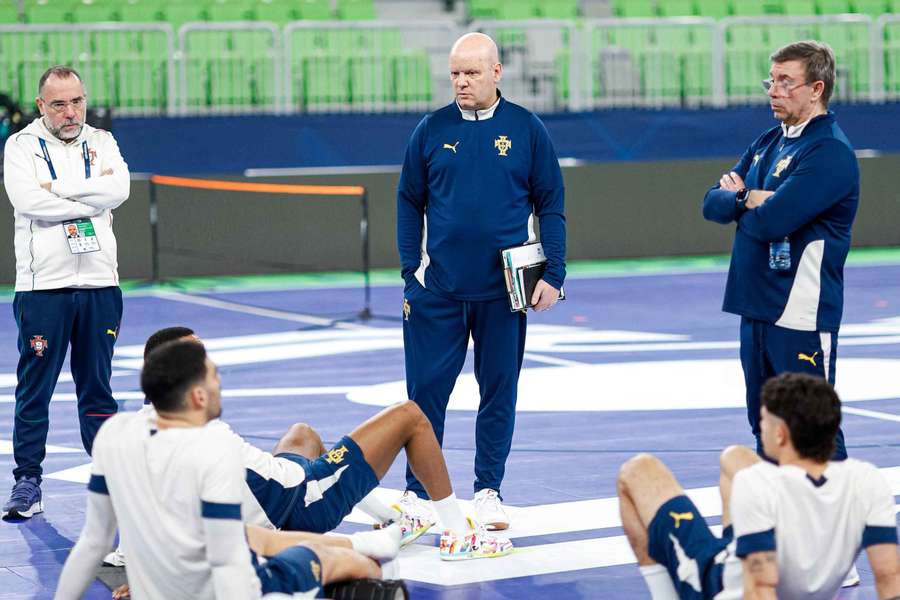 Jorge Braz dá indicações à equipa