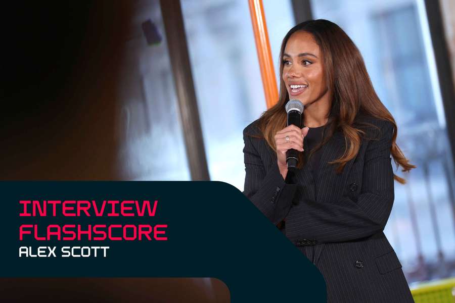 Alex Scott s’exprime lors du lancement officiel de la Ligue des champions féminine à Londres