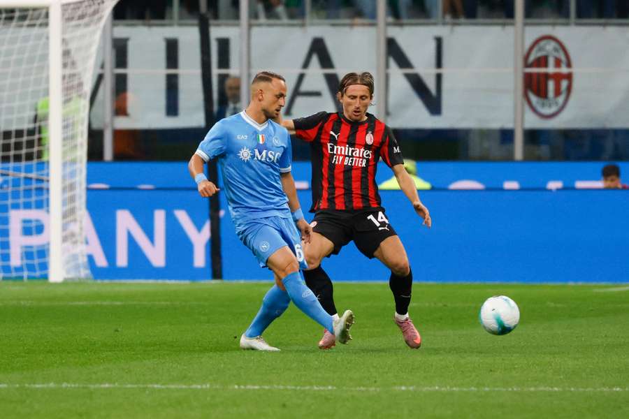 Lobotka e Modric avranno il compito di far girare il gioco di Napoli e Milan nella prima semifinale di Supercoppa italiana. Lobotka e Modric avranno il compito di far girare il gioco di Napoli e Milan nella prima semifinale di Supercoppa italiana.