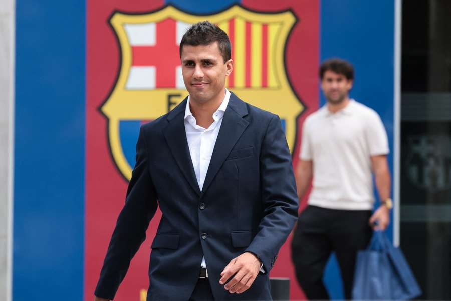 Barcelona wzmacnia się zdobywcą Złotej Piłki 2024. Rodri oficjalnie graczem Dumy Katalonii Barcelona wzmacnia się zdobywcą Złotej Piłki 2024. Rodri oficjalnie graczem Dumy Katalonii