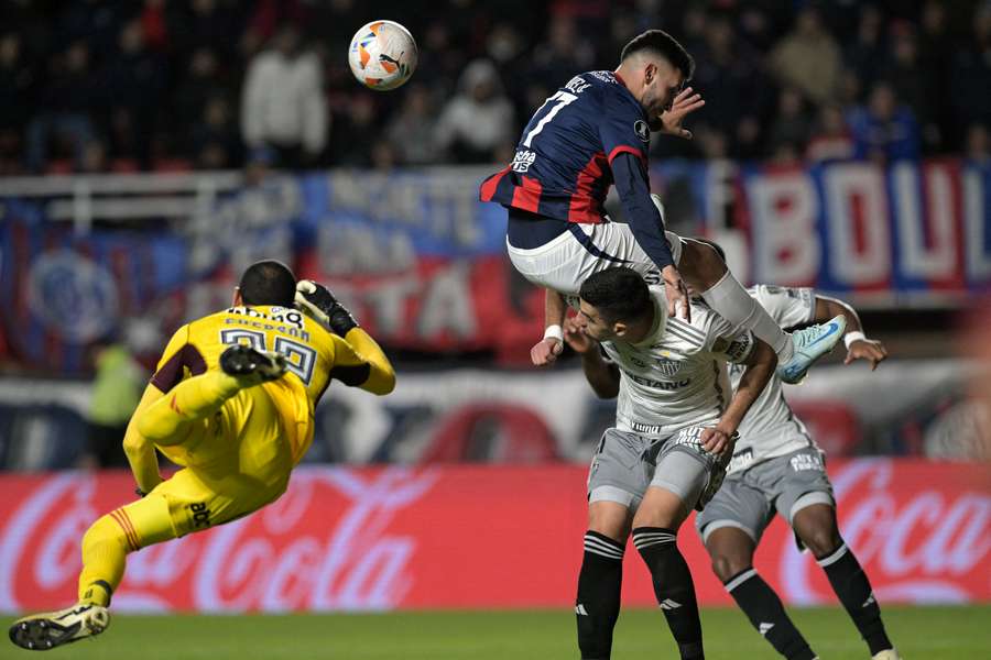 San Lorenzo y Atlético Mineiro igualan a uno.