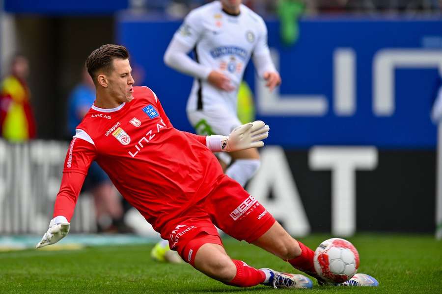 Man Utd keeper coach Lee: Vitek sets example for young players here