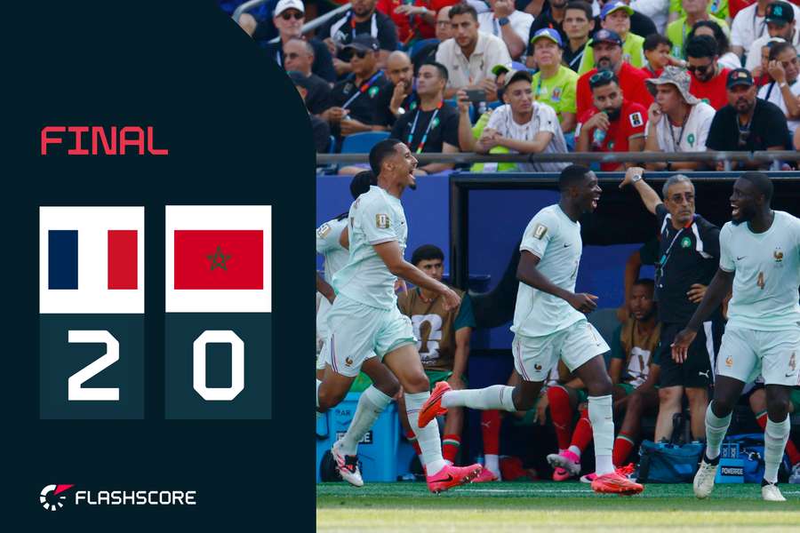Los jugadores de Francia celebran el 2-0