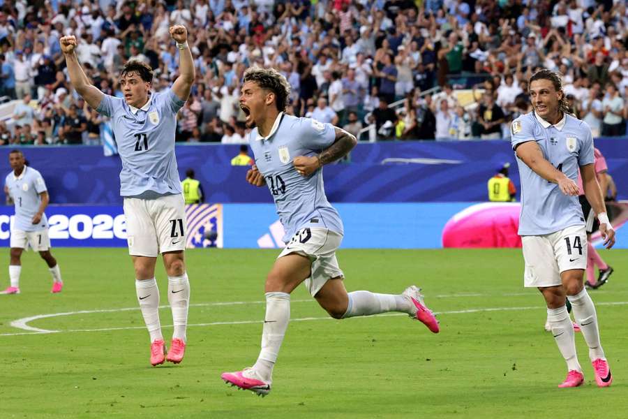Araújo bol kľúčovým hráčom Uruguaja. Araújo bol kľúčovým hráčom Uruguaja.