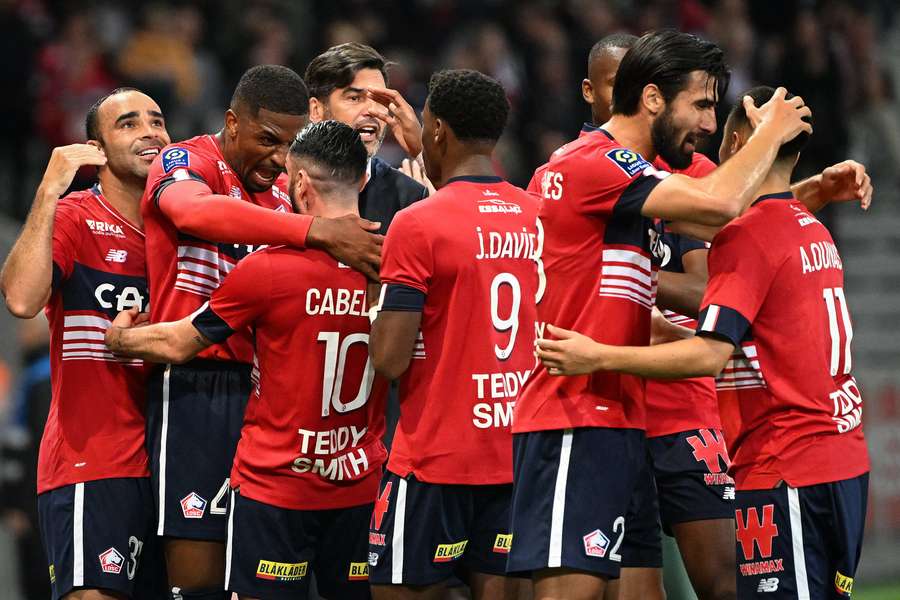 Lille's players congratulate Cabella after scoring against Monaco