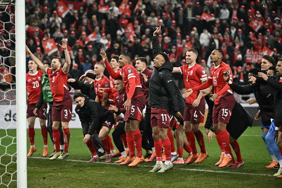 Szwajcaria praktycznie zakwalifikowała się do mistrzostw świata, a Kosowo zagra w barażach. Szwajcaria praktycznie zakwalifikowała się do mistrzostw świata, a Kosowo zagra w barażach.