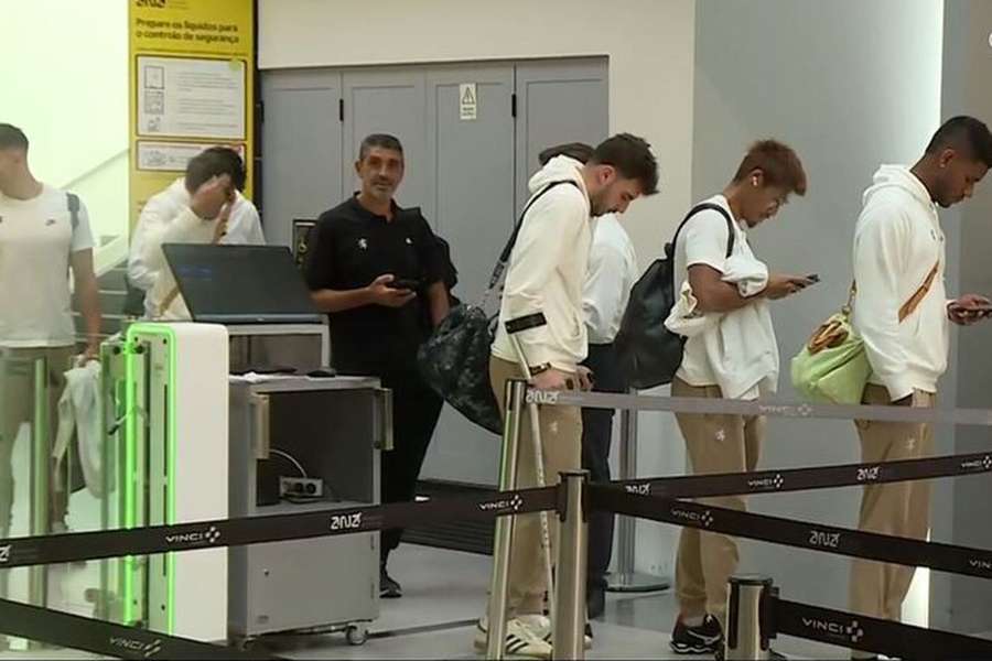 Ioannidis no aeroporto de Ponta Delgada Ioannidis no aeroporto de Ponta Delgada