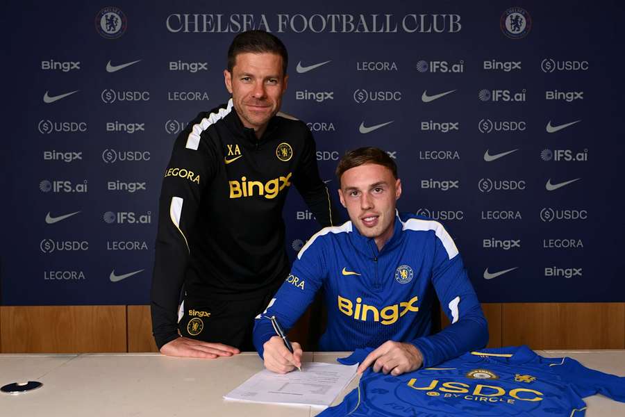 Cole Palmer assinou novo vínculo com o Chelsea