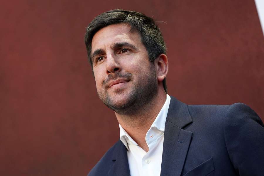 Enrique Riquelme macht sich zur Kandidatur bereit. Enrique Riquelme macht sich zur Kandidatur bereit.