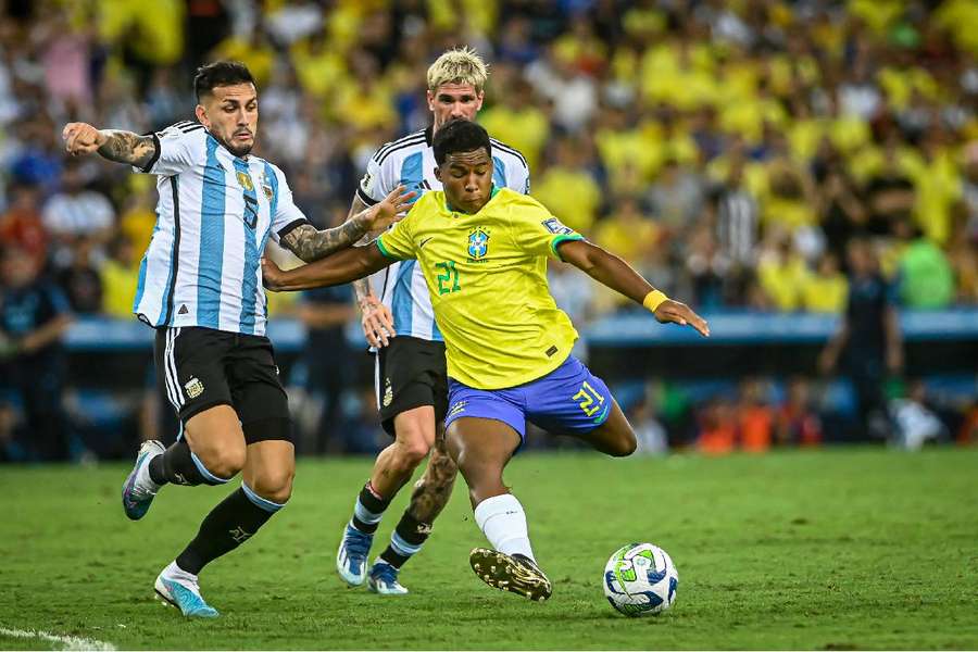 Endrick durante o clássico contra a Argentina nas Eliminatórias