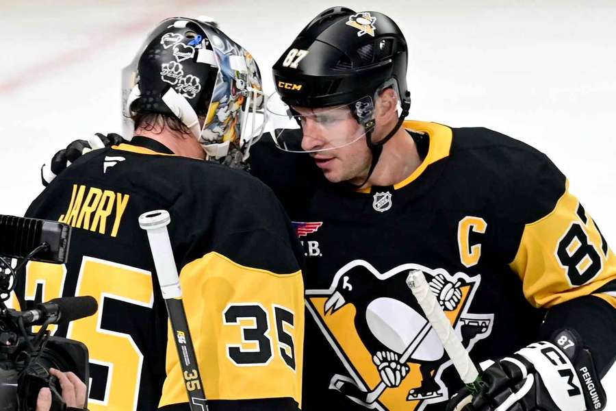 Grad bramek w Pittsburghu i Ottawie. Zwycięstwa Penguins i Senators w NHL Grad bramek w Pittsburghu i Ottawie. Zwycięstwa Penguins i Senators w NHL