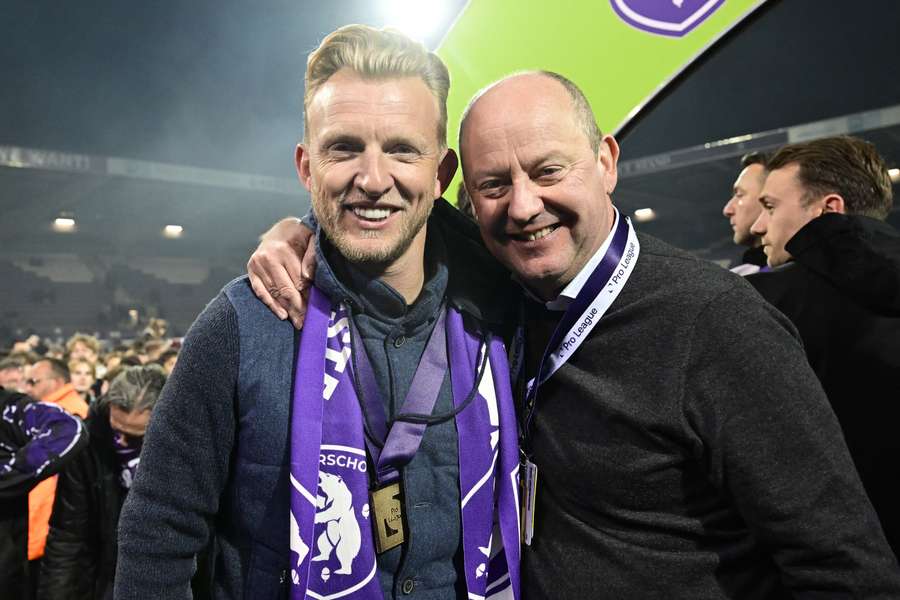 Dirk Kuijt en Beerschot-voorzitter Francis Vrancken vieren het kampioenschap van Beerschot