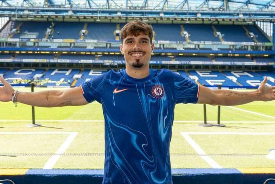 Pedro Neto foi apresentado como reforço do Chelsea