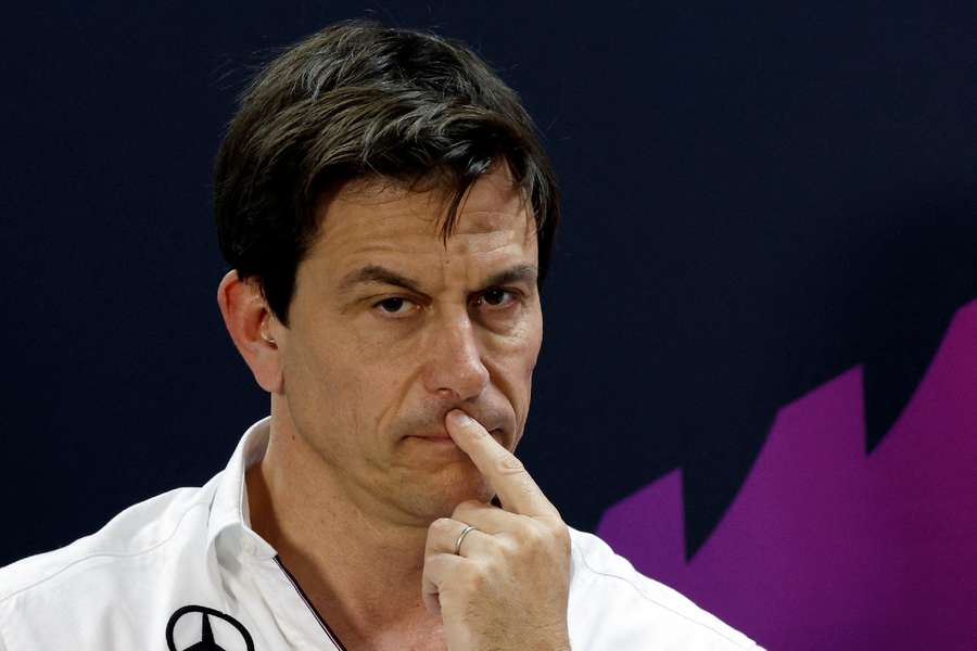 Toto Wolff în timpul testelor pre-sezon în Bahrain 