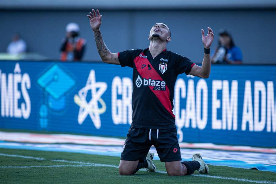 Luiz Fernando empatou o jogo no segundo tempo