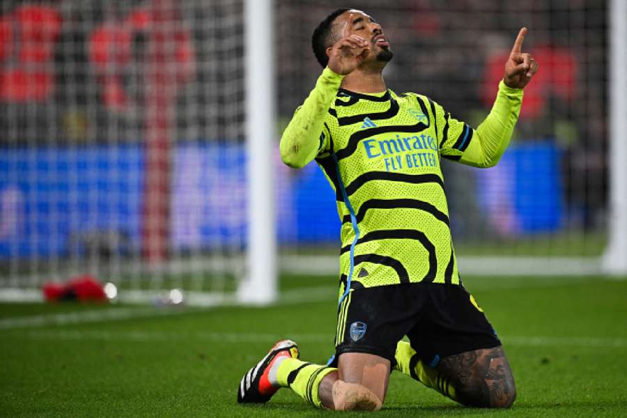 Gabriel Jesus celebra tras marcar el primer gol del Arsenal
