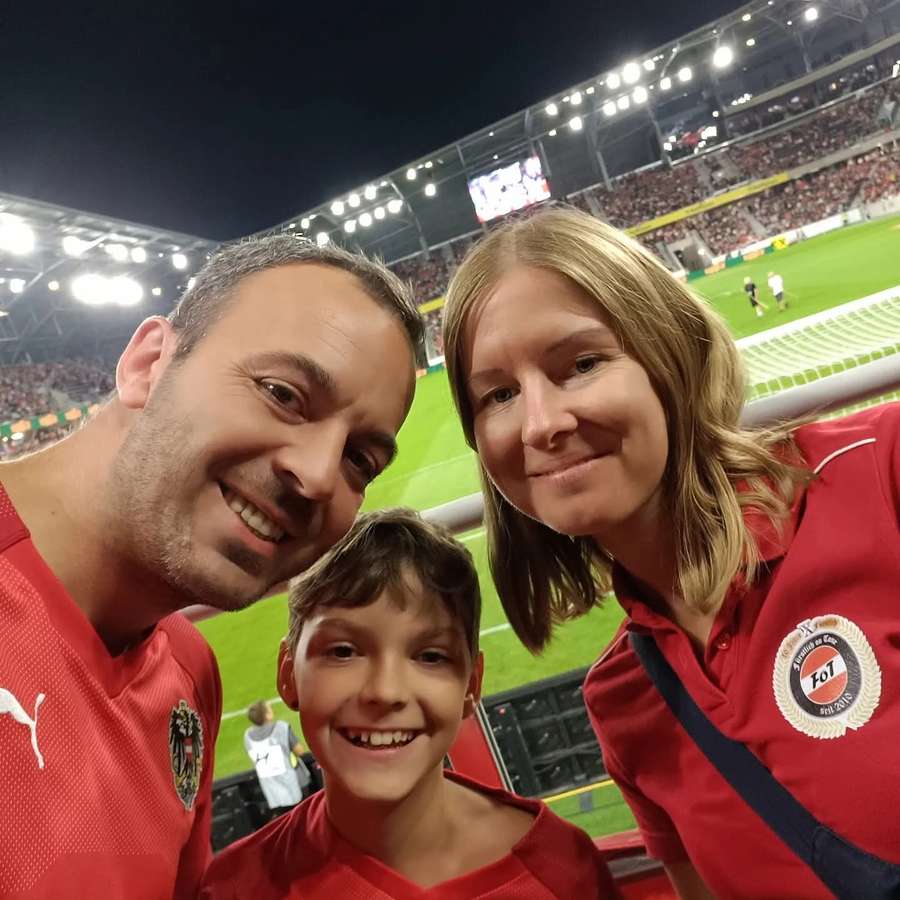 Wahre Fans: Peter Huliak und seine Familie begleiten das ÖFB-Team sogar zu Auswärtsspielen.