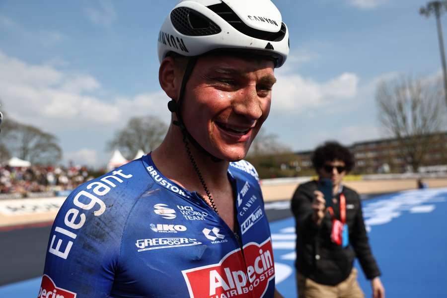 Mathieu van der Poel na het winnen van Paris-Roubaix eerder dit jaar