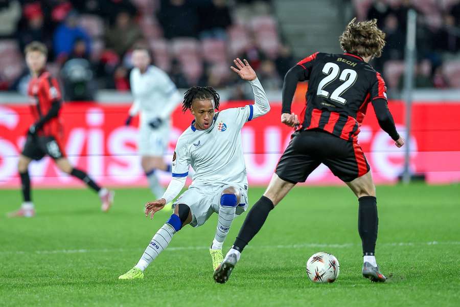 Cardoso Varela deixa o Dínamo Zagreb para regressar ao FC Porto Cardoso Varela deixa o Dínamo Zagreb para regressar ao FC Porto
