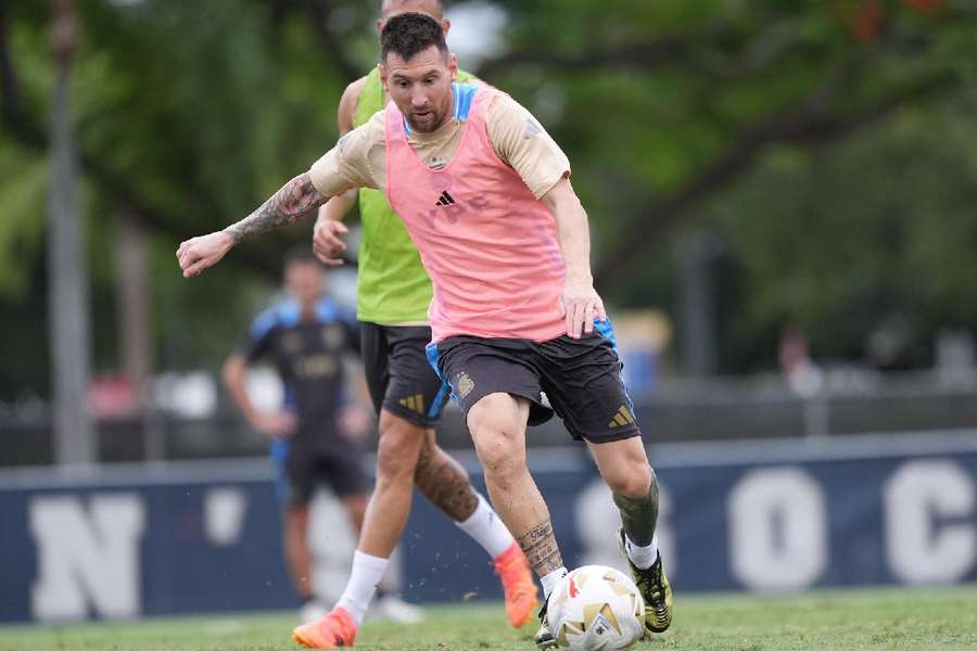 Messi durante treinamento prévio à final da Copa América 2024