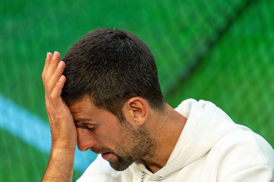 Djokovic costretto a una multa dopo aver spezzato una racchetta: "È stata la frustrazione"