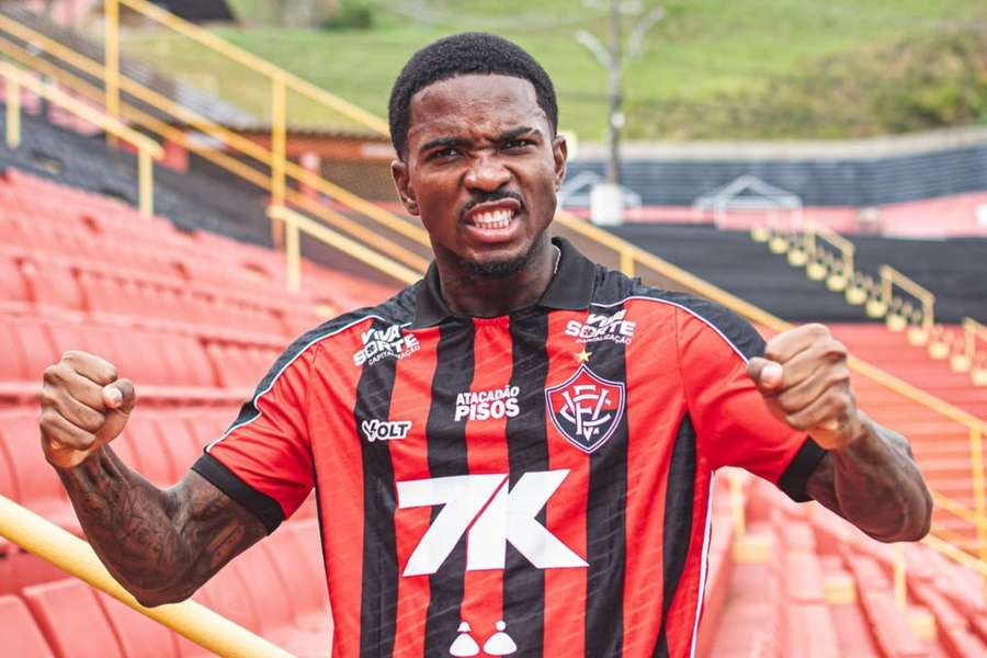 Cacá chega ao Vitória para equilibrar jogo aéreo Cacá chega ao Vitória para equilibrar jogo aéreo