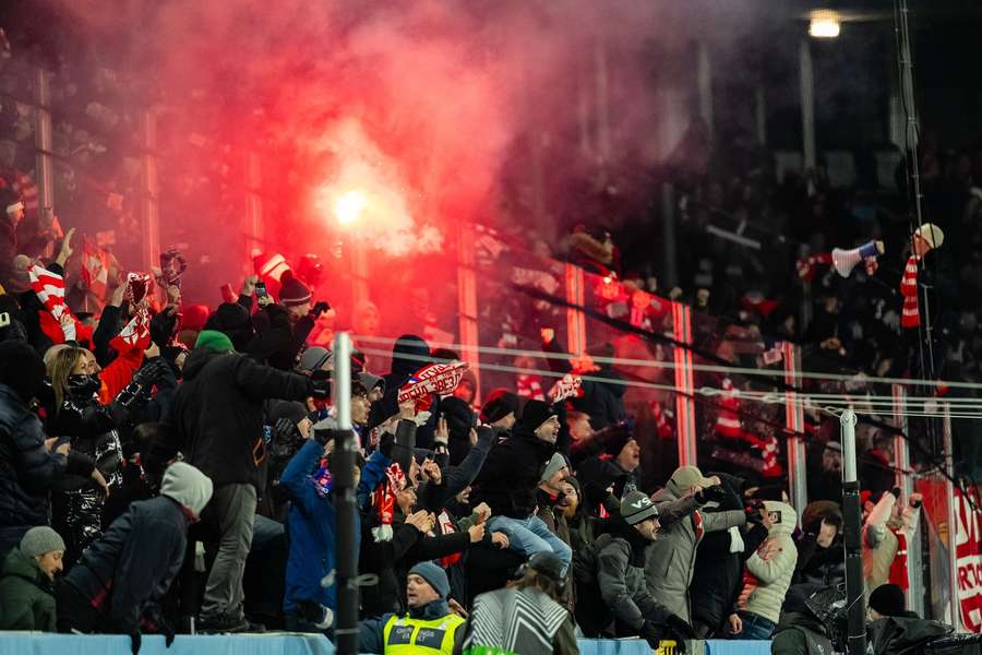 Près d'une centaine d'arrestations après des bagarres entre fans croates et serbes Près d'une centaine d'arrestations après des bagarres entre fans croates et serbes
