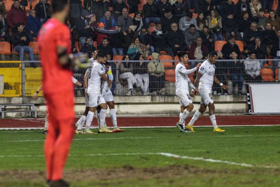 A feste dos jogadores do Académico perante o Beira-Mar