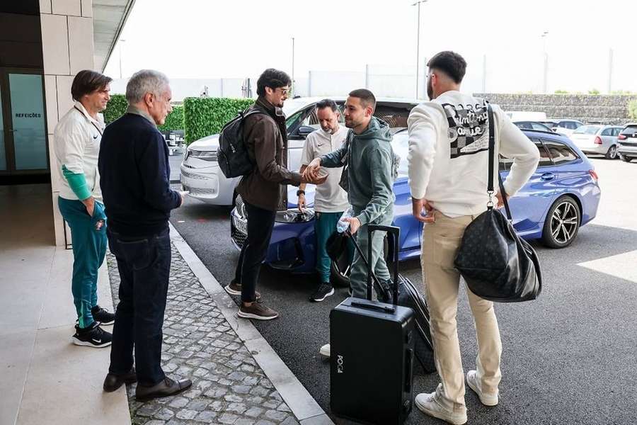 Guerreiro e Trincão na chegada à Cidade do Futebol