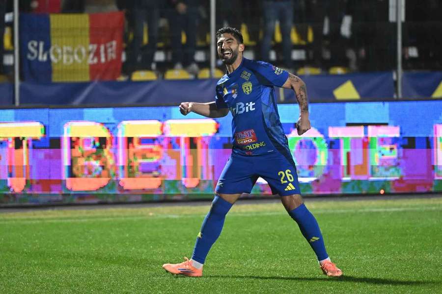 Renato Espinosa a semnat cu Corvinul Hunedoara
