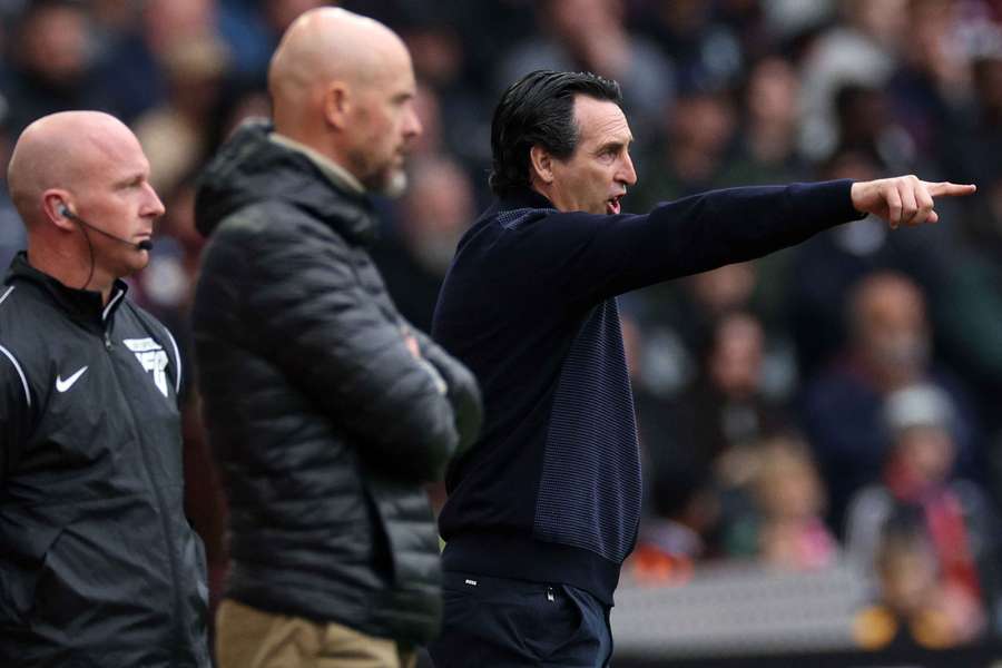 Manchester United's Dutch manager Erik ten Hag (C) and Aston Villa's Spanish head coach Unai Emery (R) watches the players from the touchline 